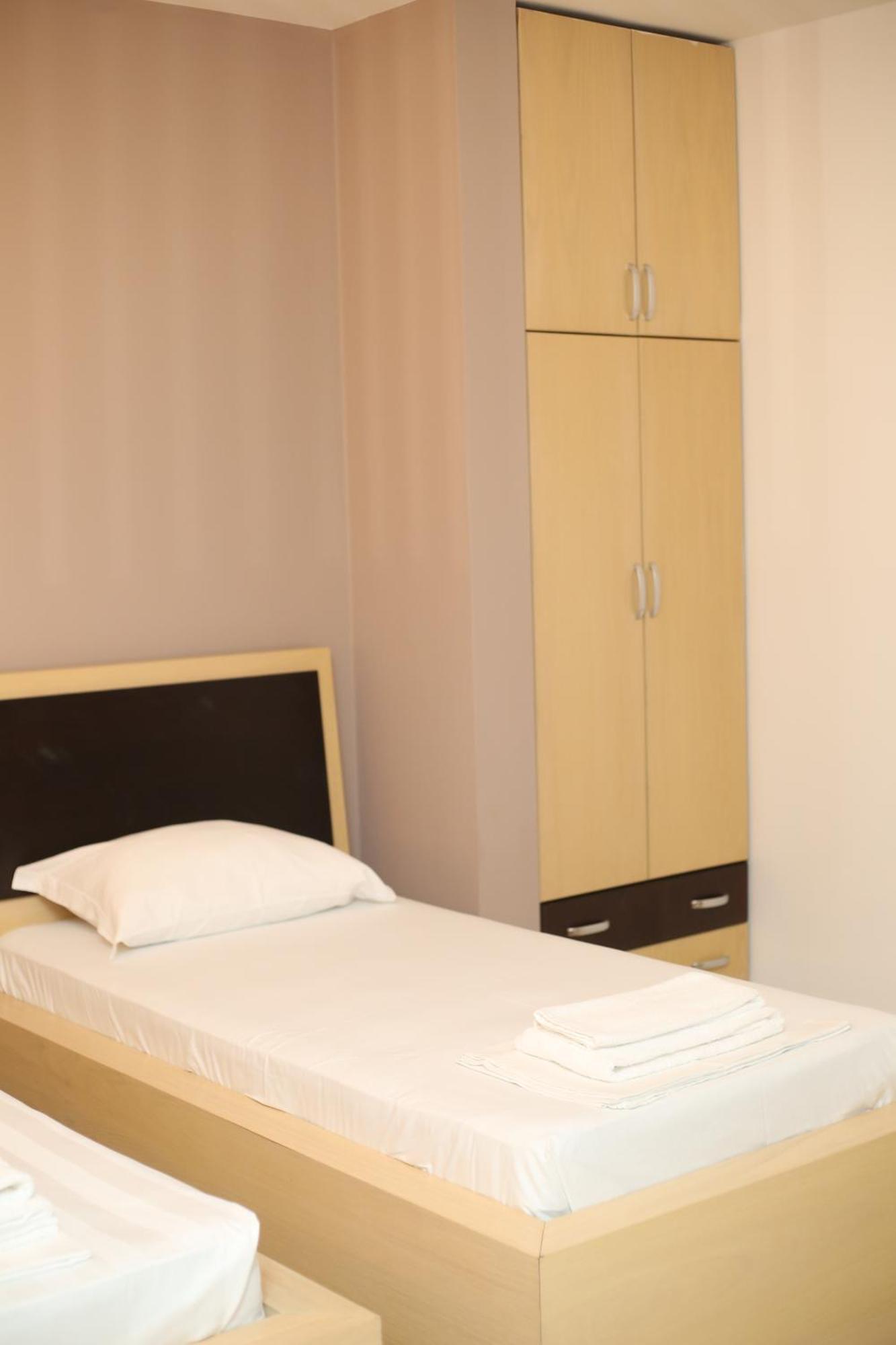 Tekb Rooms & Apartments فلورا المظهر الخارجي الصورة