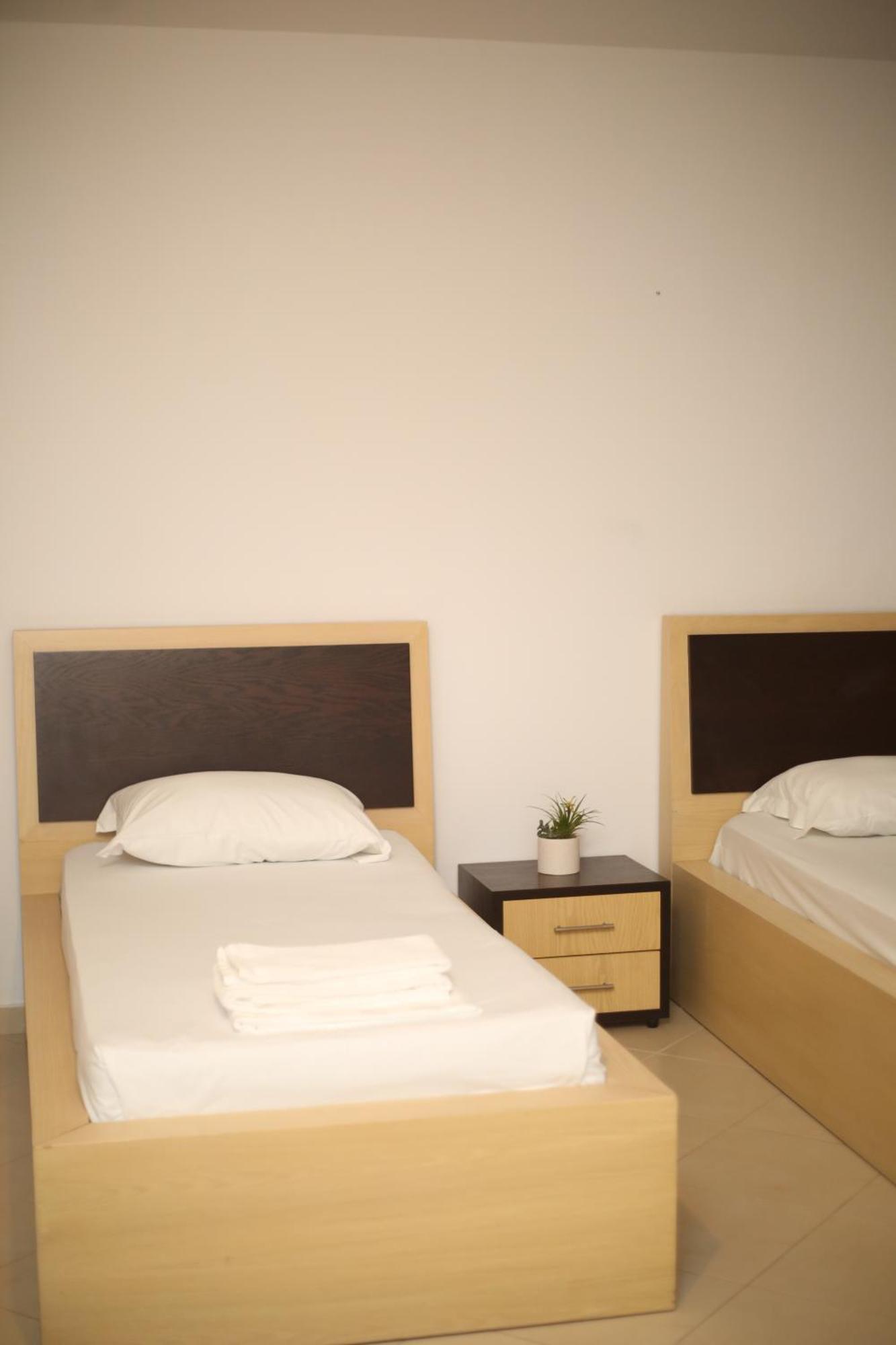 Tekb Rooms & Apartments فلورا المظهر الخارجي الصورة