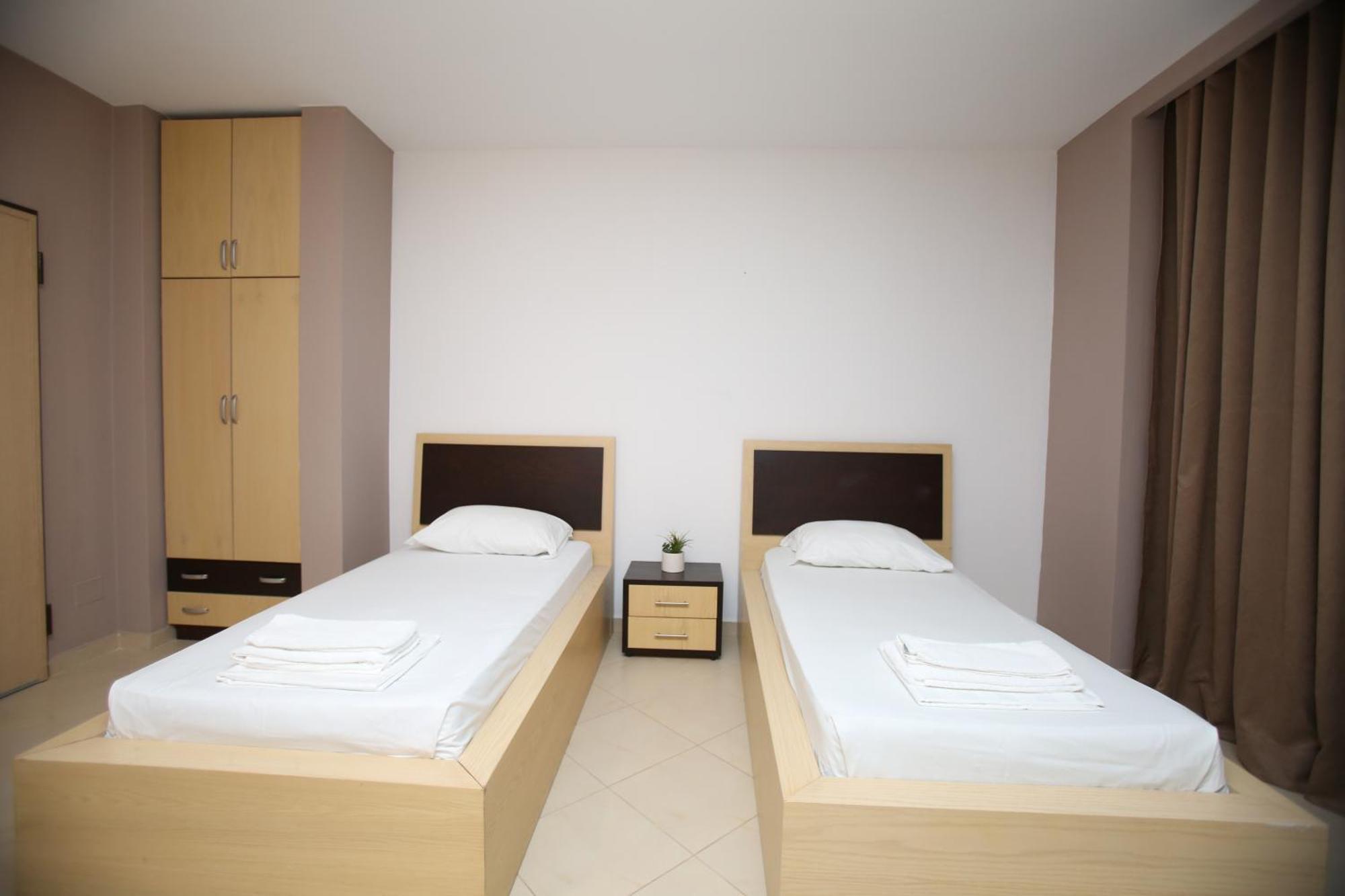 Tekb Rooms & Apartments فلورا المظهر الخارجي الصورة